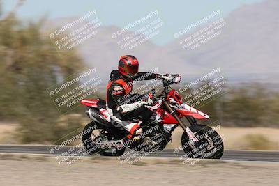 media/Dec-01-2025-Moto Forza (Mon) [[2daa91e15f]]/3-Beginner Group/Session 2 (Turn 7 Inside Pans)/
